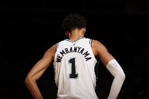 科内特：文班职业态度专注度让人印象深刻 他还有巨大的提升空间