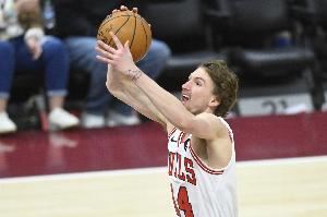 美记：公牛执行布泽利斯26-27赛季球队选项 为新秀合同第三年