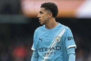 里科-刘易斯盛赞B席：他无所不能，和他一起踢球难以置信