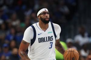 合同3年1.7537亿~谁接手？🚨名记：独行侠将探索浓眉的交易市场